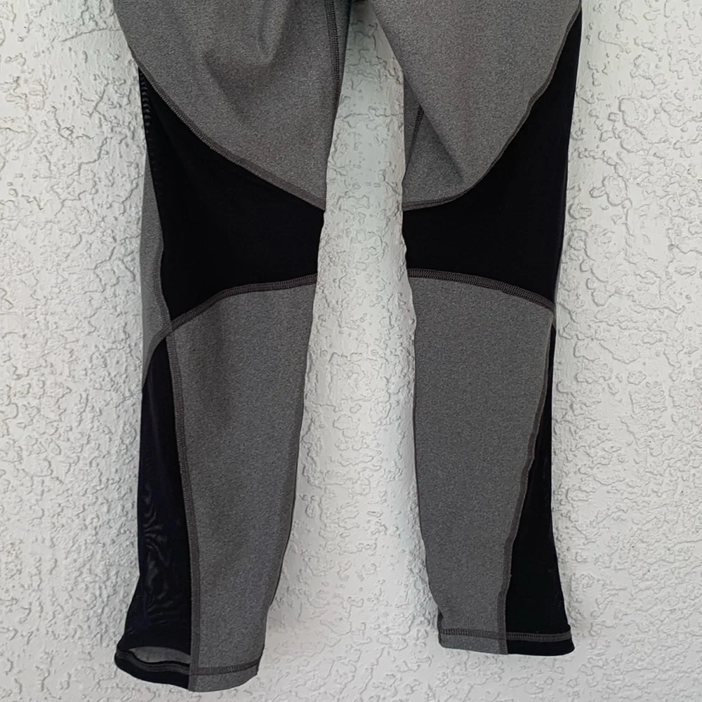 UNDER ARMOR COMPRESSION MASH ANKLE CROP LEGGINS size L
